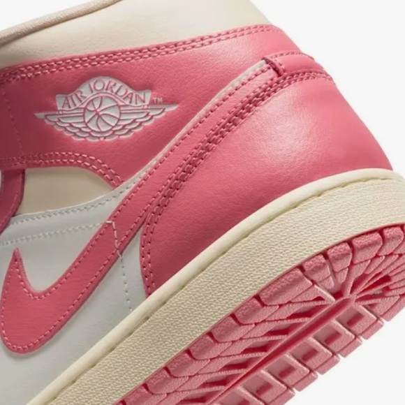 Jordan 1
'guava ice'
Womens
Brand new - Picture 11 of 11